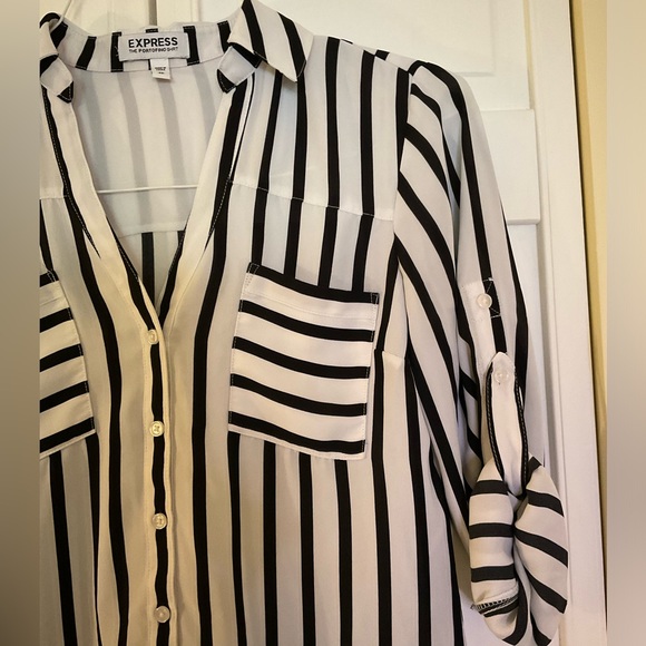 ❌ SALE ❌ Express Portofino Button Down - Picture 7 of 8